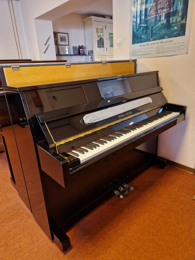 Piano droit PEARL RIVER UP109D
