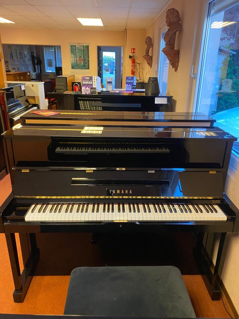 Piano droit occasion Yamaha SU118 - année 2003