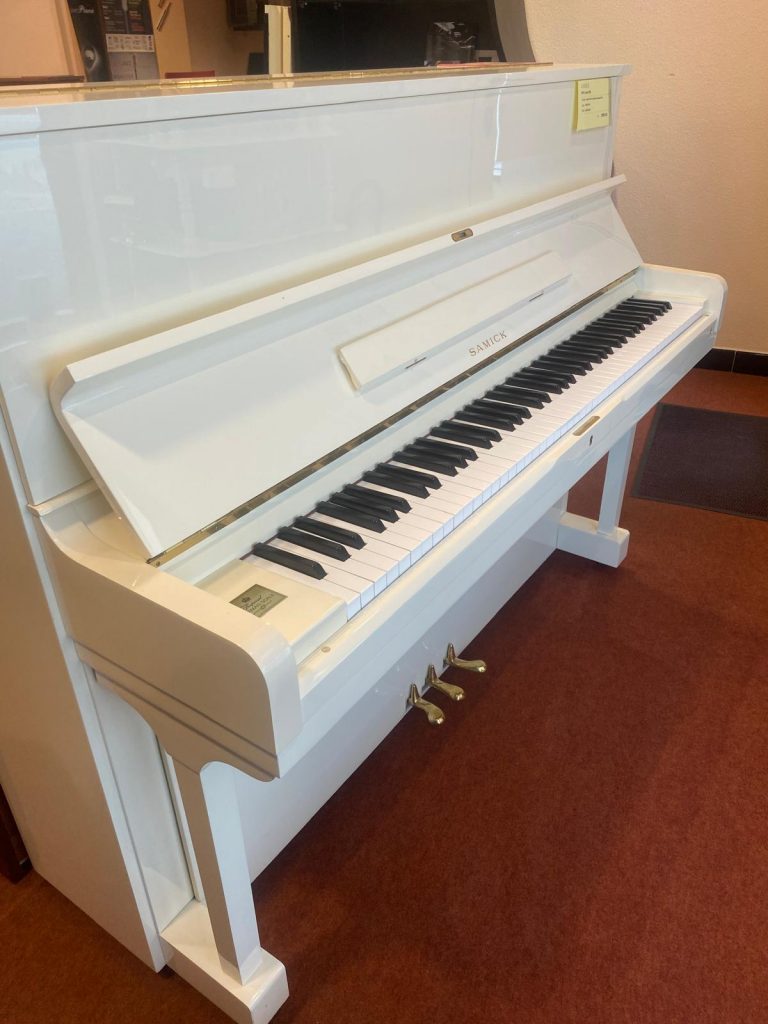 Occasion - Samick SU118 &ndash; Piano droit blanc brillant &ndash; 1988